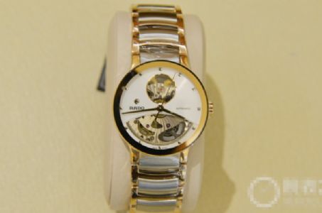 雷达2016年巴塞尔新品晶萃系列的镂空腕表有现货在售